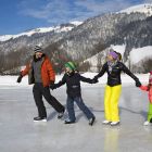 Web Kaiserwinkl Urlaub Winteraktivitaeten Eislaufen Schlittschuhfahren Winter Walchsee